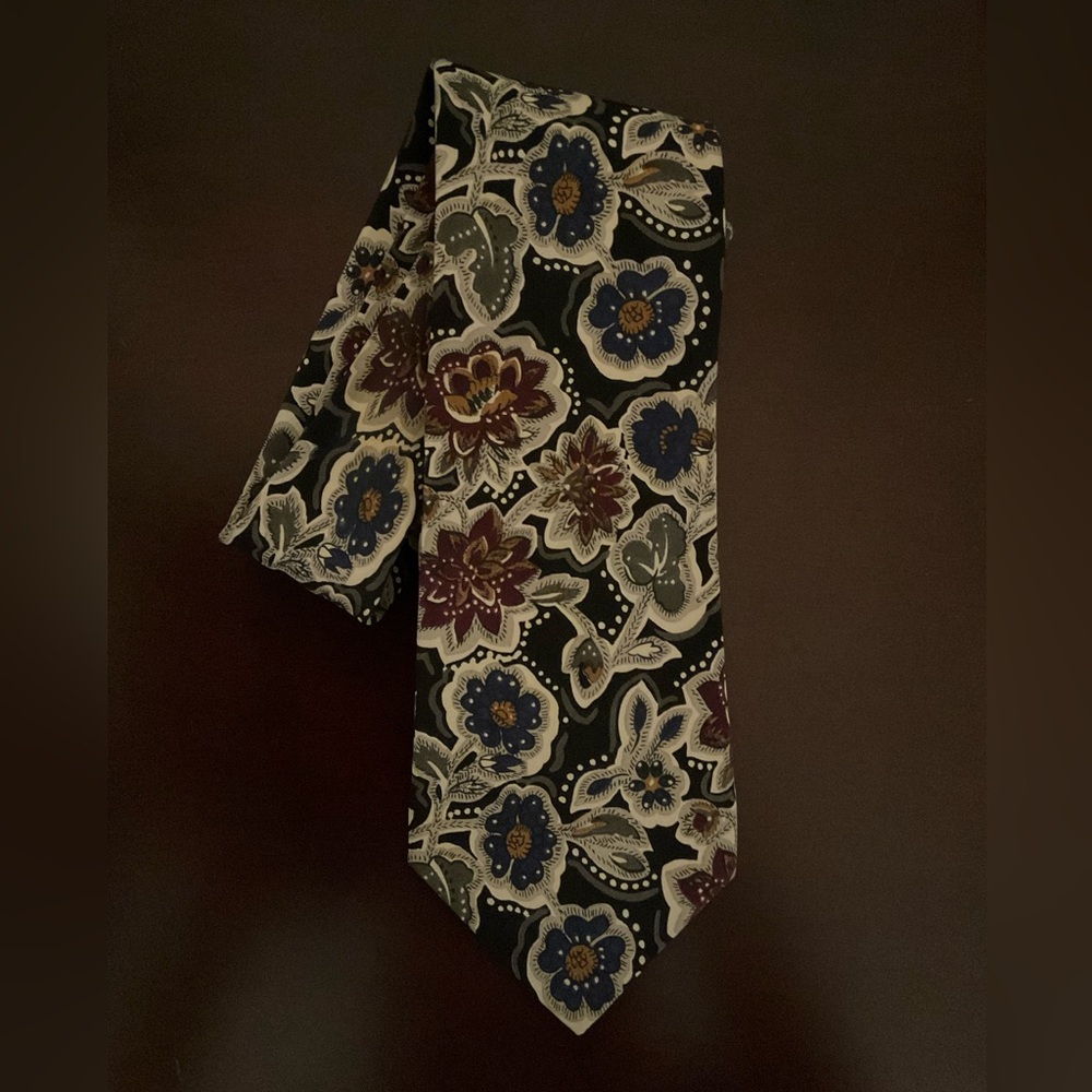 💫 Vintage Bosa 100% Silk Paisley Beige Black Blue Red Tie 4” Wide 57” Long EUC
